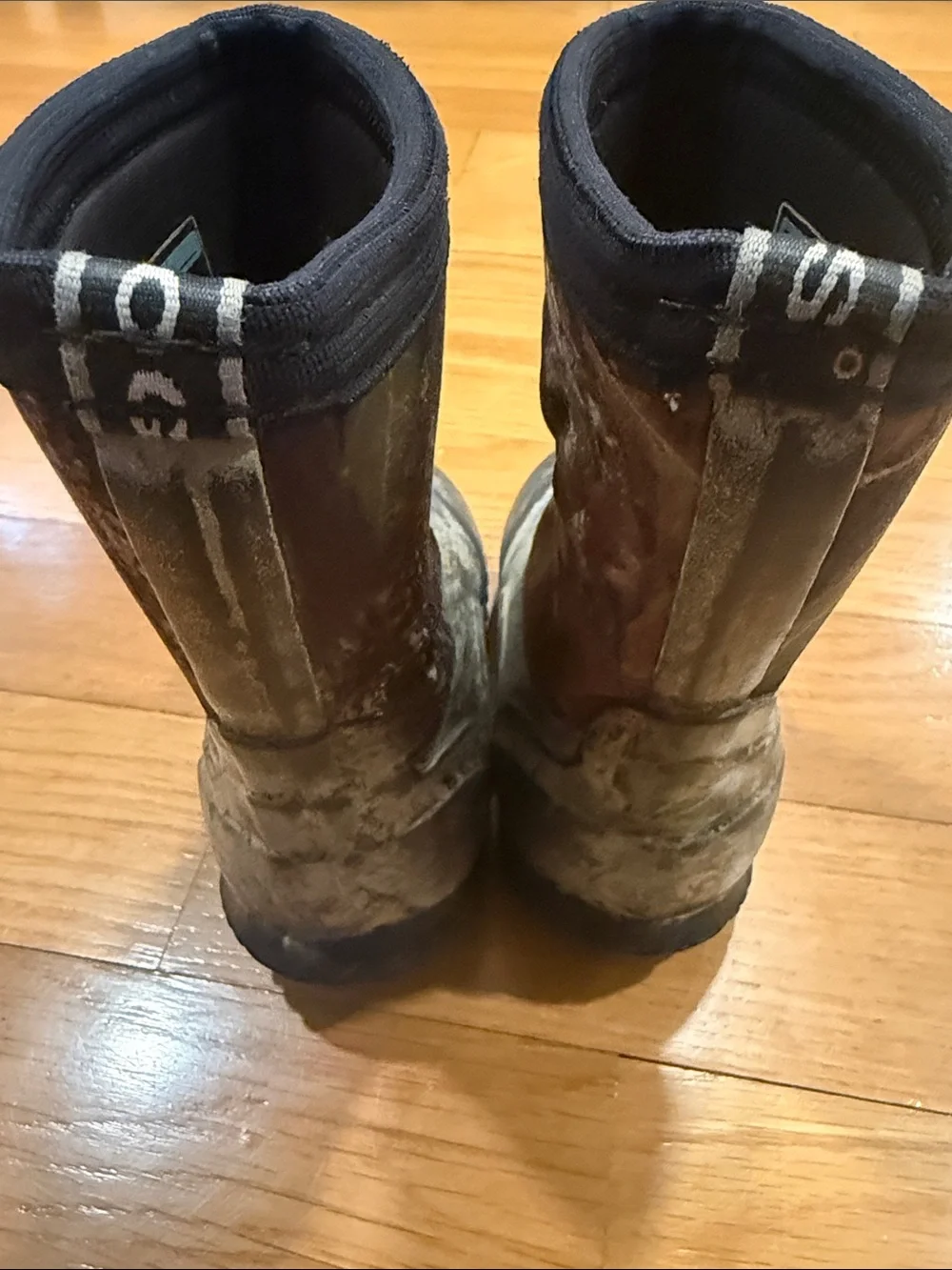 Bogs camouflage snow winter boots size 7 .